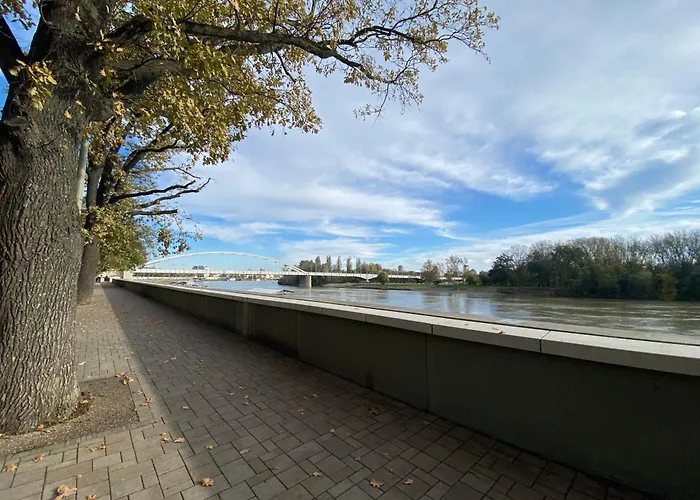 Romantic Riverview Bestern