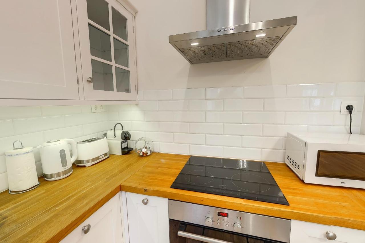 Romantic Riverview Bestern Apartment