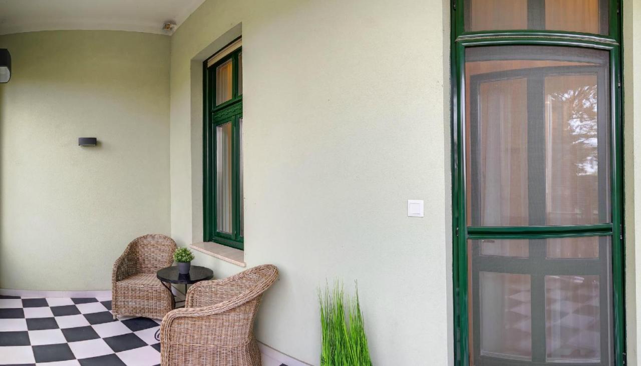 Romantic Riverview Bestern Apartment *