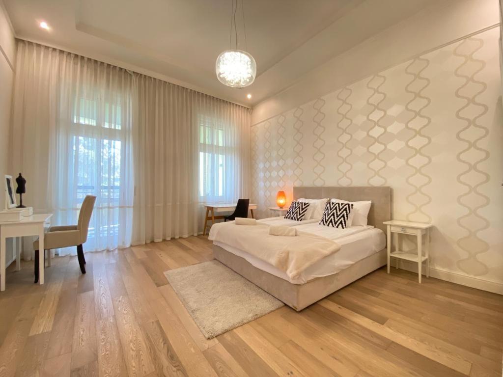 Romantic Riverview Bestern Apartment